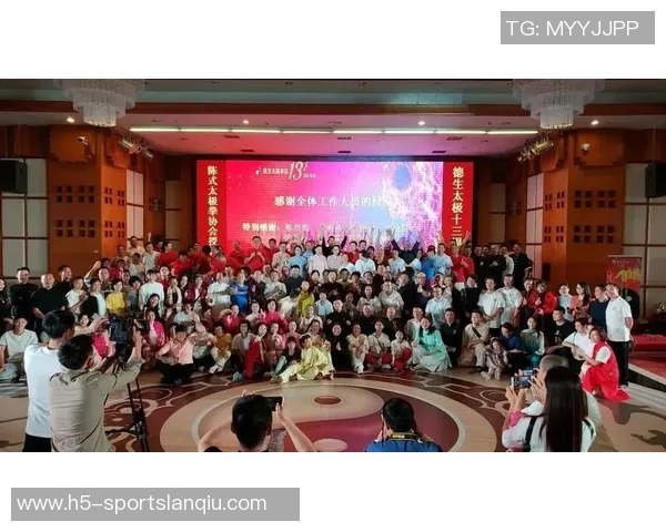 廿年风雨同行初心不改上海海港足球俱乐部20周年纪念画册盛大发布